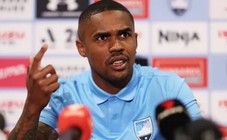 Grêmio encerra de vez a possibilidade de retorno de Douglas Costa: "Nome riscado"