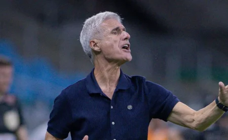 Grêmio estreia no Brasileirão com derrota para o Fluminense no Maracanã