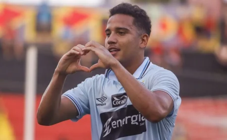 Grêmio estreia no Gaúchão com goleada sobre o Avenida