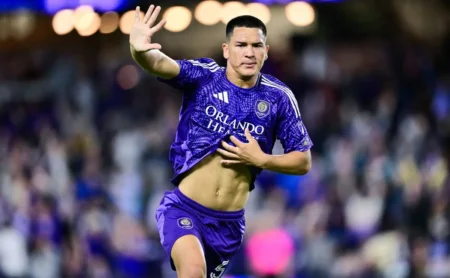 Grêmio estuda oferta por César Araújo, do Internacional.