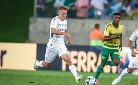 Grêmio: Lucas Villa é dispensado e elenco chega à 17ª baixa
