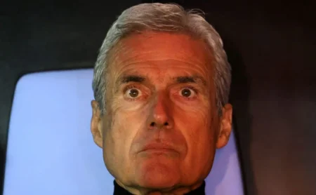 Grêmio: Luís Castro pode liberar mais três jogadores do elenco