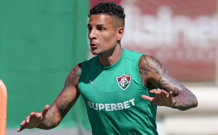 Guilherme Arana regularizado: estreia pelo Fluminense no Carioca é possível.