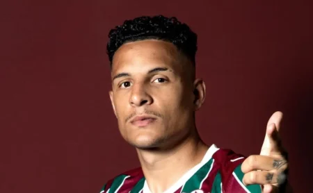 Guilherme Arana: comparação com Renê já gera debate no Fluminense Guilherme Arana: comparação com Renê já gera debate no Fluminense