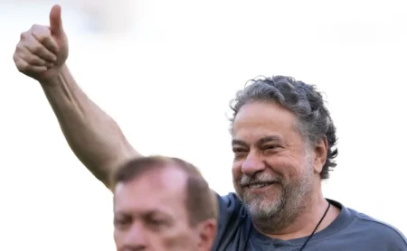 Harry Massis pode assumir a presidência do São Paulo em impeachment de Casares Harry Massis pode assumir a presidência do São Paulo em impeachment de Casares