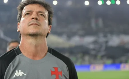 Influência de Diniz é fator crucial, e Vasco prioriza Saldivia