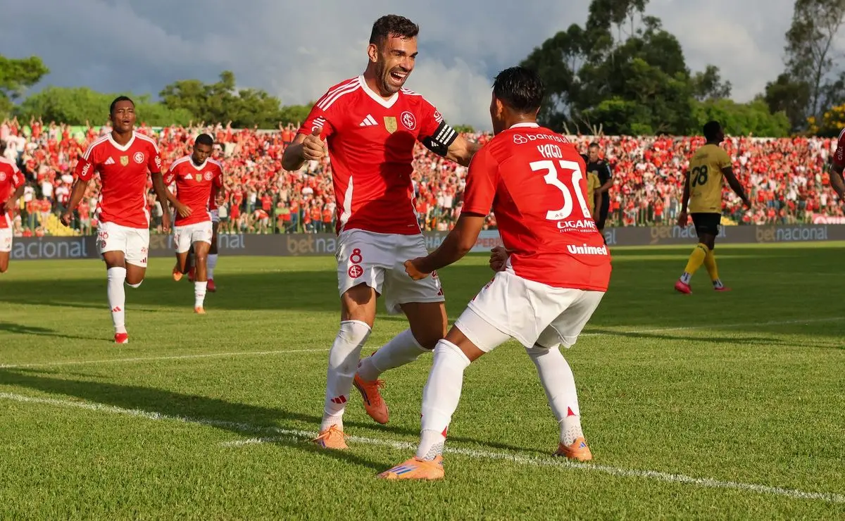 Internacional perde para o Ypiranga com gols no final do Campeonato Gaúcho Internacional perde para o Ypiranga com gols no final do Campeonato Gaúcho