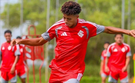 Internacional relaciona 20 jogadores da base para a estreia no Campeonato Gaúcho contra o Novo Hamburgo Internacional relaciona 20 jogadores da base para a estreia no Campeonato Gaúcho contra o Novo Hamburgo