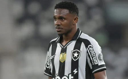 Jeffinho: Negociações avançadas para empréstimo em 2026 e ausência no Botafogo Jeffinho: Negociações avançadas para empréstimo em 2026 e ausência no Botafogo