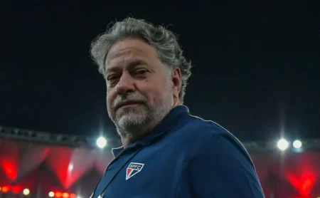 Júlio Casares participa de reunião do Conselho Consultivo do São Paulo, sem anunciar renúncia Júlio Casares participa de reunião do Conselho Consultivo do São Paulo, sem anunciar renúncia