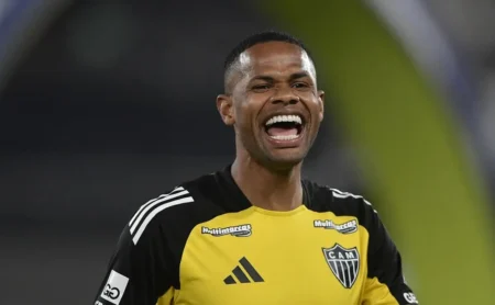 Júnior Santos: Bahia prepara proposta após recusa do Corinthians, informa Jorge Nicola