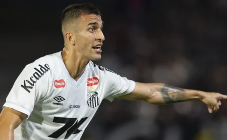 João Schmidt fala sobre o Santos antes do jogo contra o São Paulo: “Precisamos de sequência de vitórias”