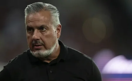 José Boto mira Pedro Morisco, que recebe proposta milionária da Itália