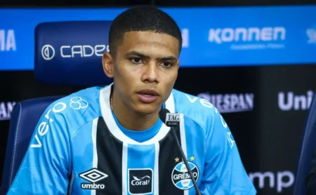 José Enamorado se apresenta no Grêmio e fala com sinceridade em coletiva