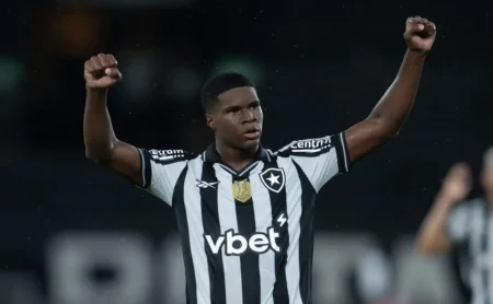 Kadir, promessa do Botafogo, recebe primeira convocação para a seleção do Panamá Kadir, promessa do Botafogo, recebe primeira convocação para a seleção do Panamá