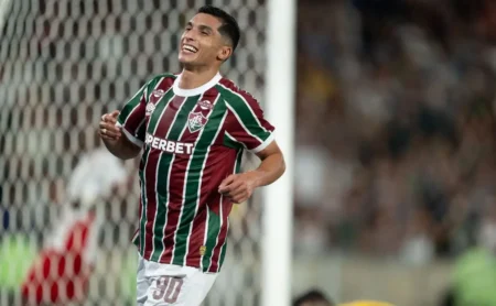 Kevin Serna renova com o Fluminense e projeta futuro no clube após sondagens Kevin Serna renova com o Fluminense e projeta futuro no clube após sondagens