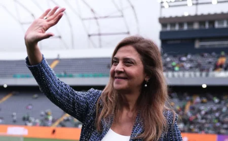 Leila Pereira pede calma à torcida após vitória do Palmeiras no clássico.