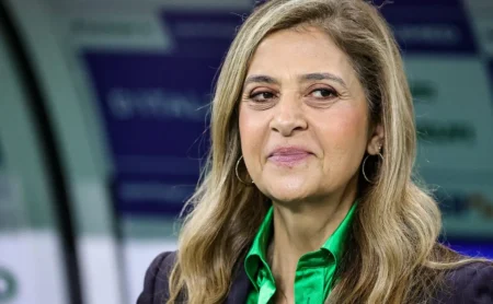 Leila Pereira ultrapassa limites e Danilo Lavieri denuncia desrespeito à torcida do Palmeiras: “Ela não entende” Leila Pereira ultrapassa limites e Danilo Lavieri denuncia desrespeito à torcida do Palmeiras: “Ela não entende”