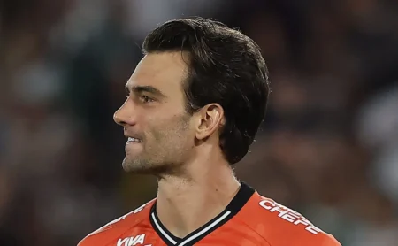 Léo Jardim evita derrota do Vasco em clássico sem gols contra o Flamengo Léo Jardim evita derrota do Vasco em clássico sem gols contra o Flamengo