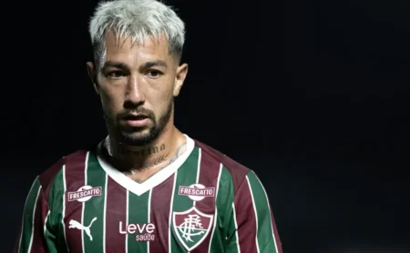 Lucho Acosta prevê vitória do Fluminense sobre o Grêmio em sua estreia no Brasileirão e garante foco total. Lucho Acosta prevê vitória do Fluminense sobre o Grêmio em sua estreia no Brasileirão e garante foco total.