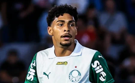 Luighi se aproxima da saída do Palmeiras com interesse do Atlético-MG devido à alta concorrência no ataque Luighi se aproxima da saída do Palmeiras com interesse do Atlético-MG devido à alta concorrência no ataque