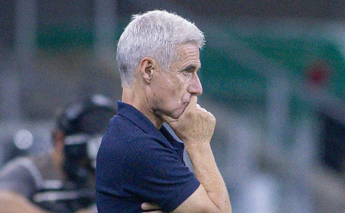 Luis Castro planeja mudança ofensiva no Grêmio para a estreia no Brasileirão