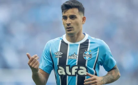 Luís Castro impede saída de Cristaldo até contratação de um camisa 10 pelo Grêmio