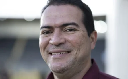 Marcelo Paz finaliza negociação e Corinthians anuncia a saída de Fagner