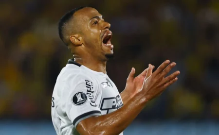 Marlon Freitas explica saída do Botafogo em coletiva: “Não tem como apagar” Marlon Freitas explica saída do Botafogo em coletiva: “Não tem como apagar”
