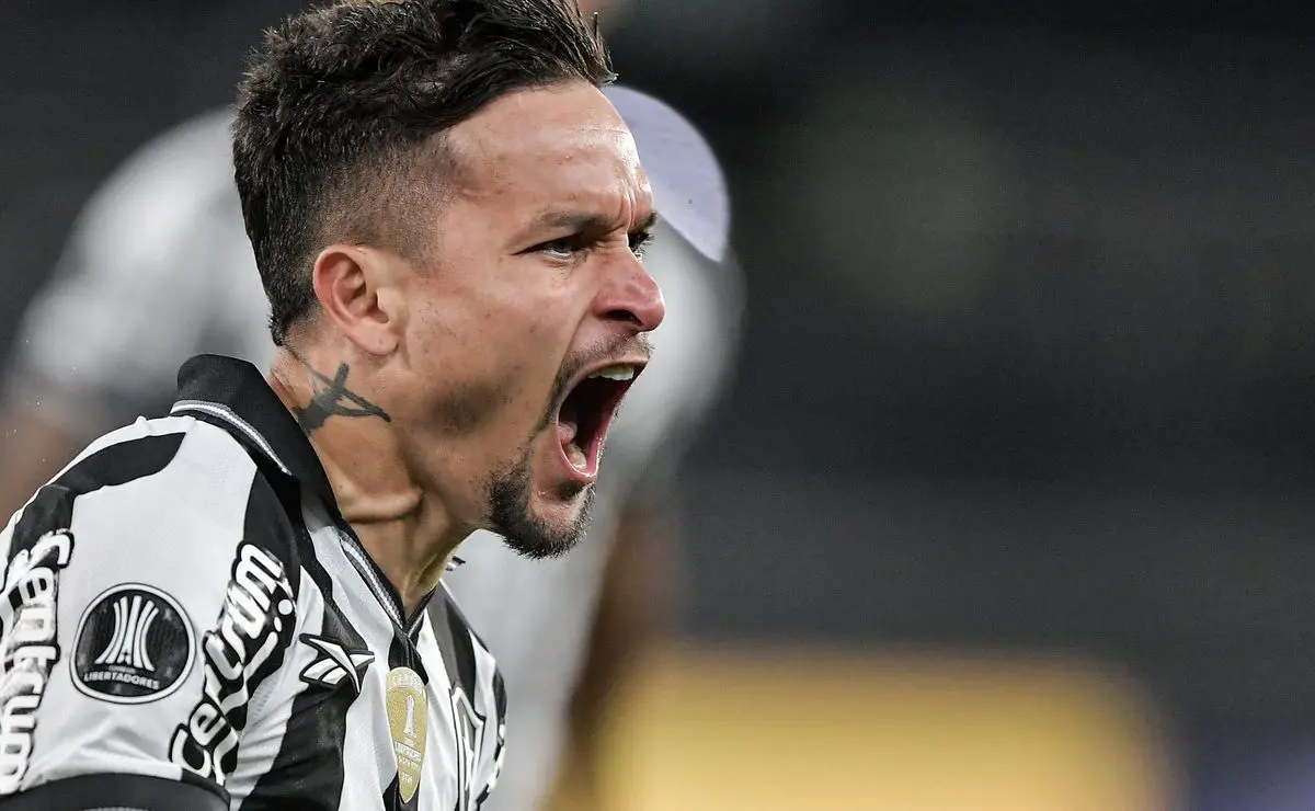 Marselha demonstra interesse em Artur e faz investida para tirá-lo do Botafogo Marselha demonstra interesse em Artur e faz investida para tirá-lo do Botafogo