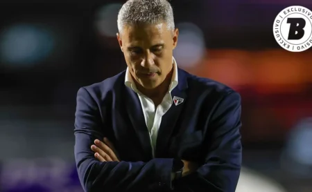 Massas bancam permanência de Hernán Crespo no São Paulo mesmo após vexame contra Portuguesa no Morumbi Massas bancam permanência de Hernán Crespo no São Paulo mesmo após vexame contra Portuguesa no Morumbi