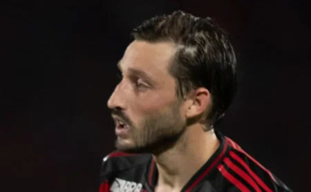 Matías Viña define futuro no Flamengo e embarca para o River Plate