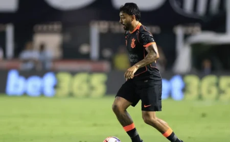 Matheus Bidu critica arbitragem de Santos x Corinthians e questiona resultado: “Erro foi evidente”