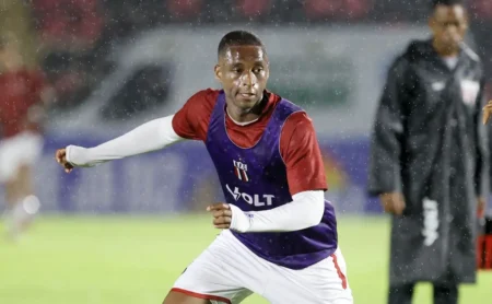 Matheus Sales prevê reencontro em Botafogo x Palmeiras e relembra drama na carreira