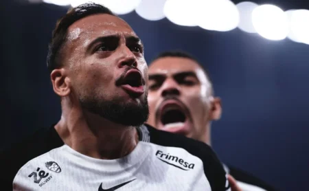 Maycon deixa o Corinthians e assina com o Atlético-MG por três anos