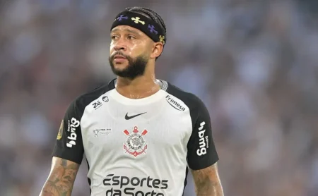 Memphis Depay realiza primeiro treino com o Corinthians após lesão e renova esperanças de retorno