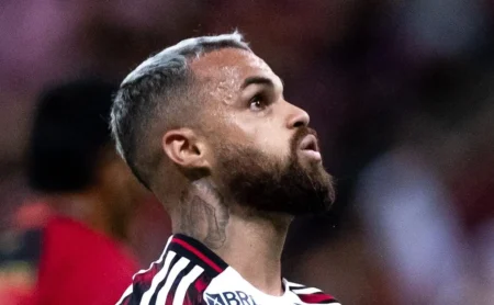 Michael tem futuro definido: jogador acerta com clube da segunda divisão árabe