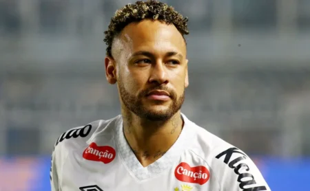 Neymar convida Vitor Roque para jogar no Santos após assistir jogo da Kings League: “Só descer a serra”