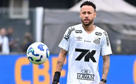 Neymar: previsão de retorno ao Santos para jogo contra o São Paulo Neymar: previsão de retorno ao Santos para jogo contra o São Paulo