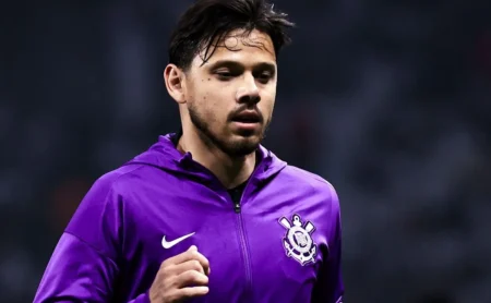 Ángel Romero menciona Corinthians ao embarcar para Buenos Aires, antes de acertar com o Boca Juniors