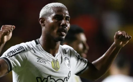 Nottingham Forest aceita venda de Cuiabano, mas Corinthians recua por valor de R$ 63 milhões