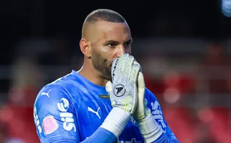 Palmeiras oferece proposta a Weverton, e futuro do goleiro depende dele. Palmeiras oferece proposta a Weverton, e futuro do goleiro depende dele.