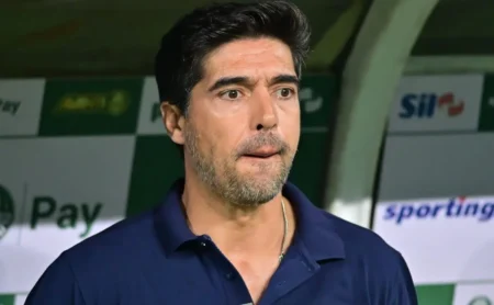 Palmeiras: Torcida pressiona por títulos já em 2026, antes de duelo com a Portuguesa Palmeiras: Torcida pressiona por títulos já em 2026, antes de duelo com a Portuguesa