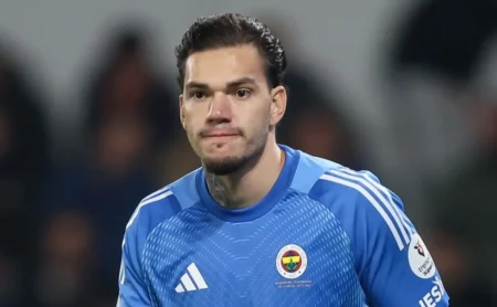 Palmeiras negocia a contratação de Ederson, ex-Manchester City, com a saída de Weverton encaminhada. Palmeiras negocia a contratação de Ederson, ex-Manchester City, com a saída de Weverton encaminhada.