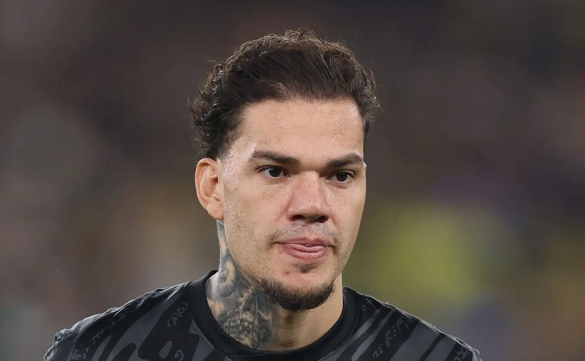 Palmeiras não busca Ederson, goleiro da Seleção Brasileira, que recebe R$ 7 milhões mensais Palmeiras não busca Ederson, goleiro da Seleção Brasileira, que recebe R$ 7 milhões mensais