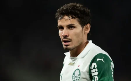 Palmeiras pode enfrentar clima de despedida com Raphael Veiga após proposta do México
