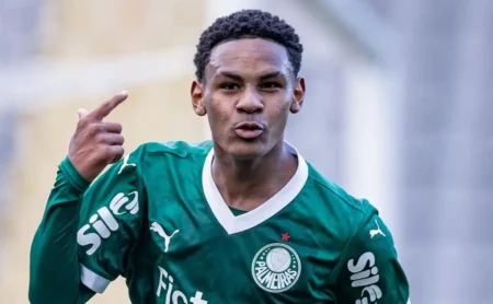 Palmeiras define preço de Eduardo Conceição em R$ 370 milhões após sondagens de Barcelona e PSG Palmeiras define preço de Eduardo Conceição em R$ 370 milhões após sondagens de Barcelona e PSG