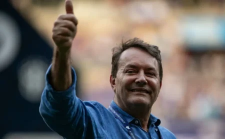 Pedrinho BH considera investir em lateral-esquerdo do Cruzeiro com ofertas por Kaiki Bruno