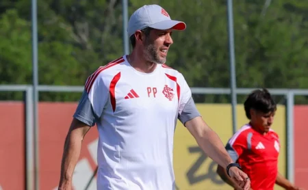 Pezzolano autoriza e Internacional busca três reforços no mercado de transferências