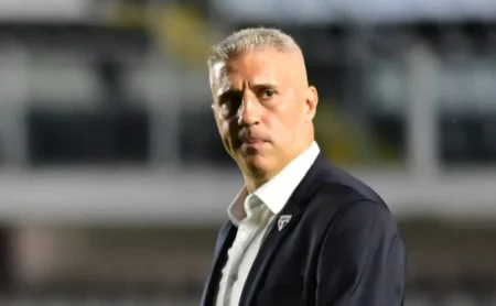 PVC critica a postura de Crespo como técnico do São Paulo: “Ele não é analista político”